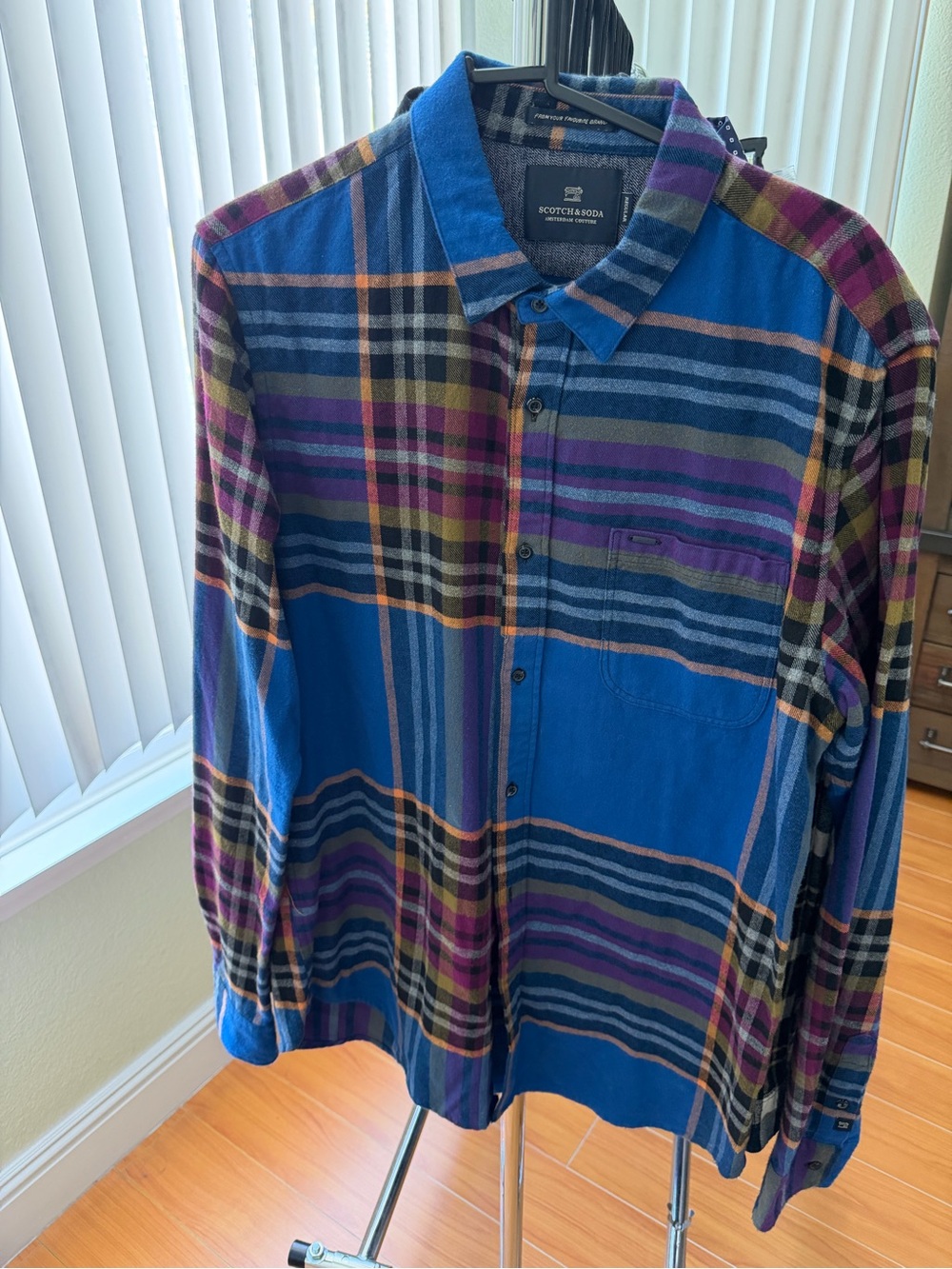 Men’s clothing lot of 12 staple wardrobe pieces in great pre-owned condition.